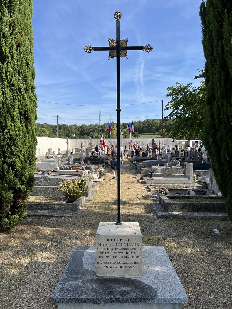 Tombeau Abbé Jouveaux Cimetière de Coubron